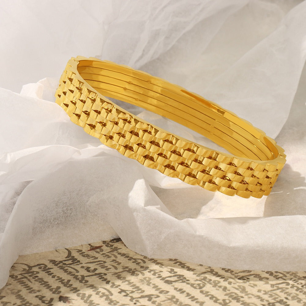 Sophisticated Elegance 18K Gold Bracelet