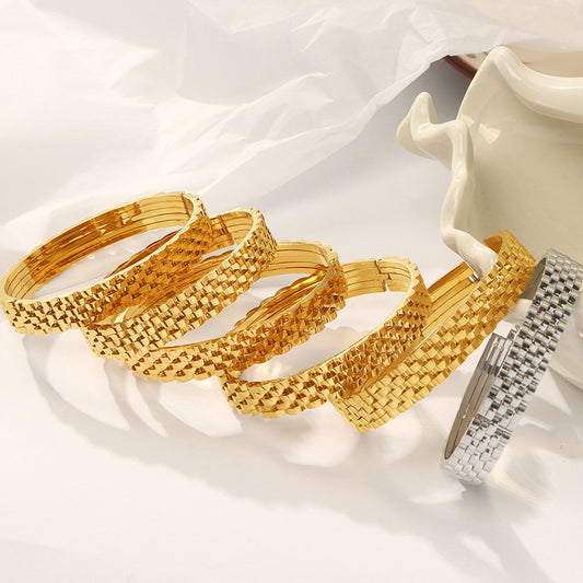 Sophisticated Elegance 18K Gold Bracelet